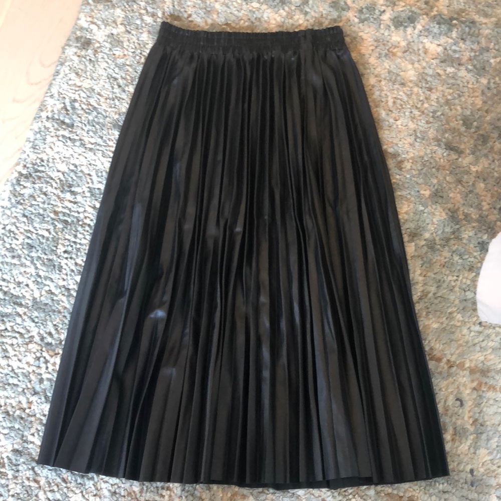Size XS , pleated skirt , faux leather